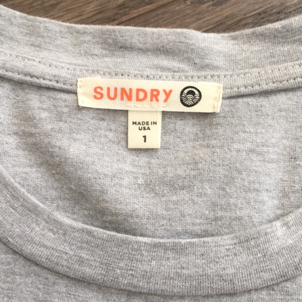 Sundry “Hello” Tee - Picture 5 of 6